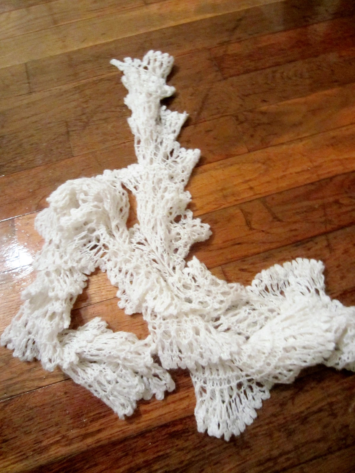 Violets Silver Lining: Free Knitting Pattern: Ruffle Lace Snowflake Scarf