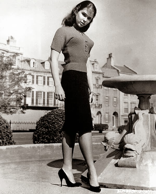 Yvonne Craig