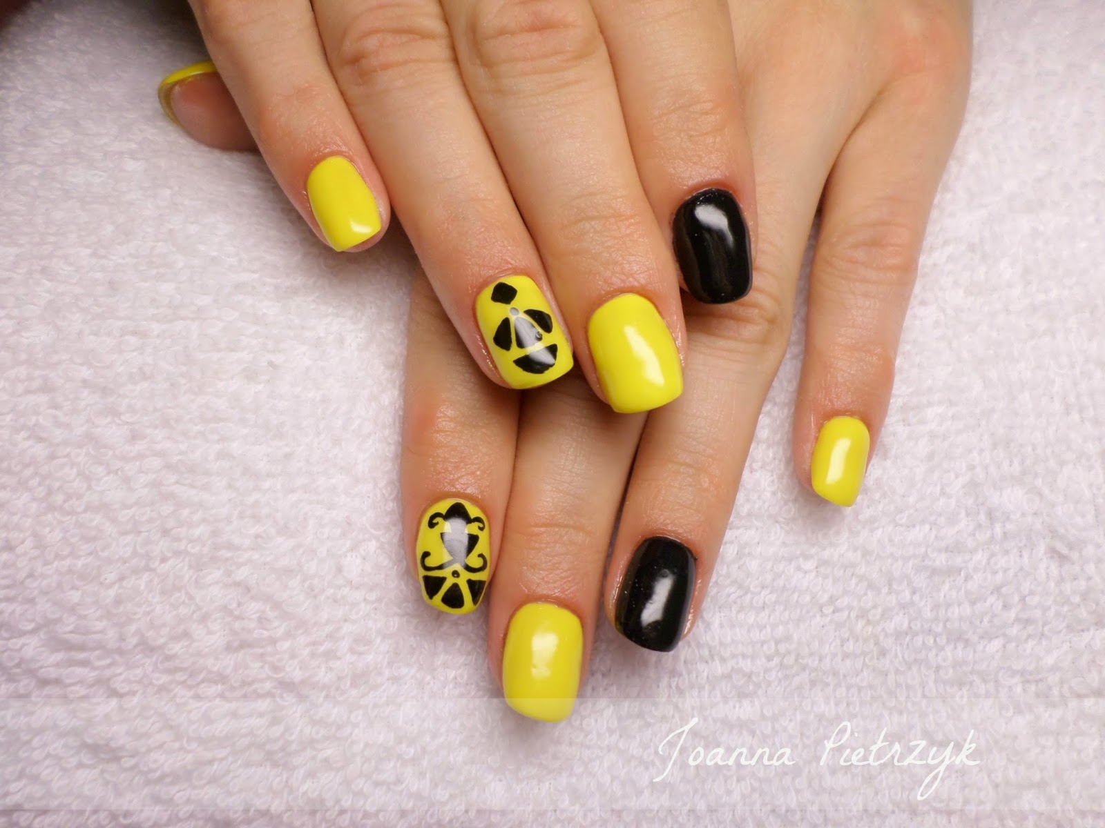 Stylizacja Paznokci Zolto Czarne Kwadraty