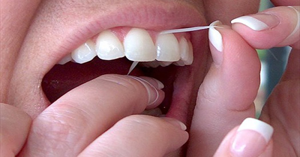 You’re Flossing Your Teeth Wrong! Here’s How You Should Do It! The