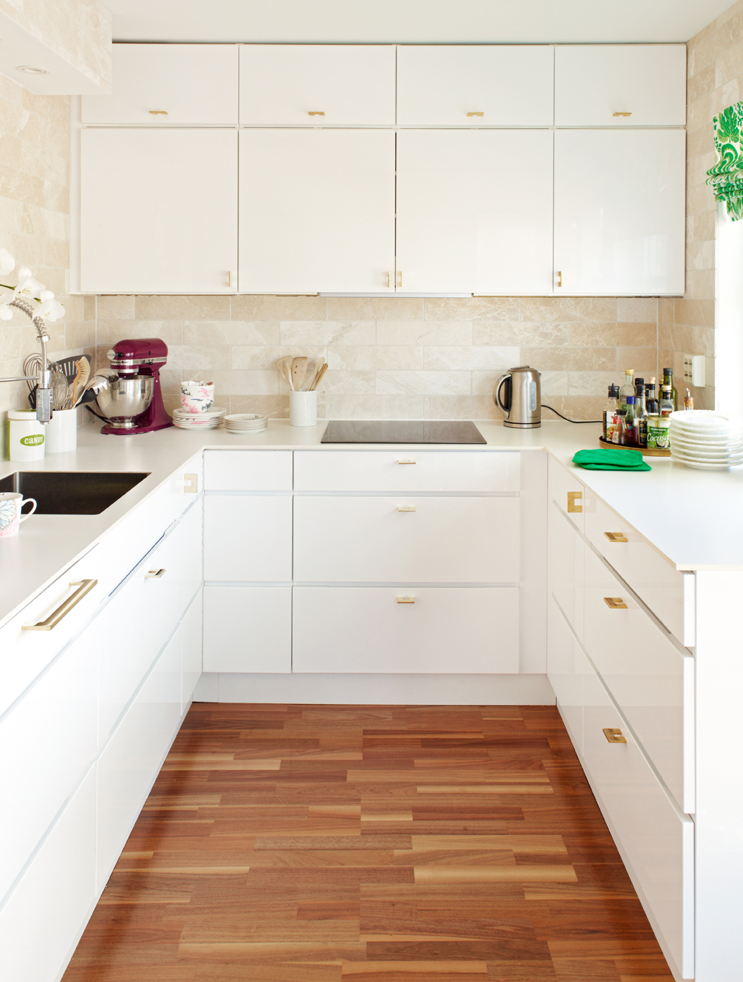 The kitchen is from Danish Kvik, the pulls (handles) are by B&B Sweden ...