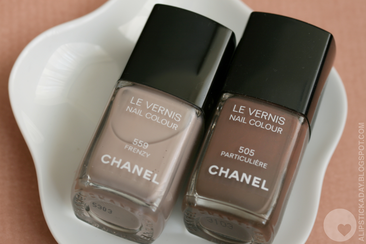 Chanel Le Vernis Longwear Nail Colour in Frenzy - wide 10