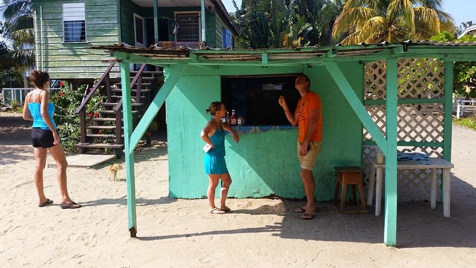 Remax Vip Belize: Window is open, get lunch!
