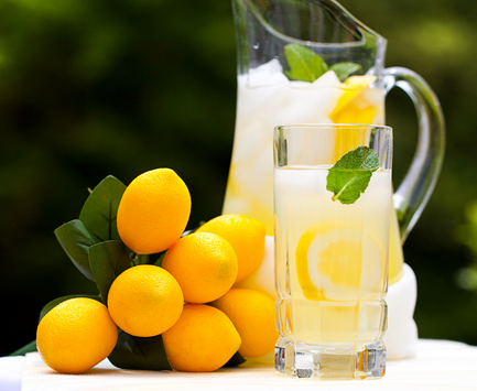 خلطة عصير الليمون والشوفان بهدف تقشير الجسم وتبييضه