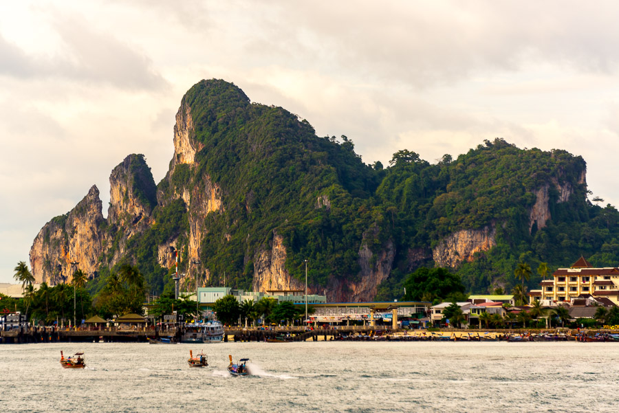 Railay. Journey to the lagoon