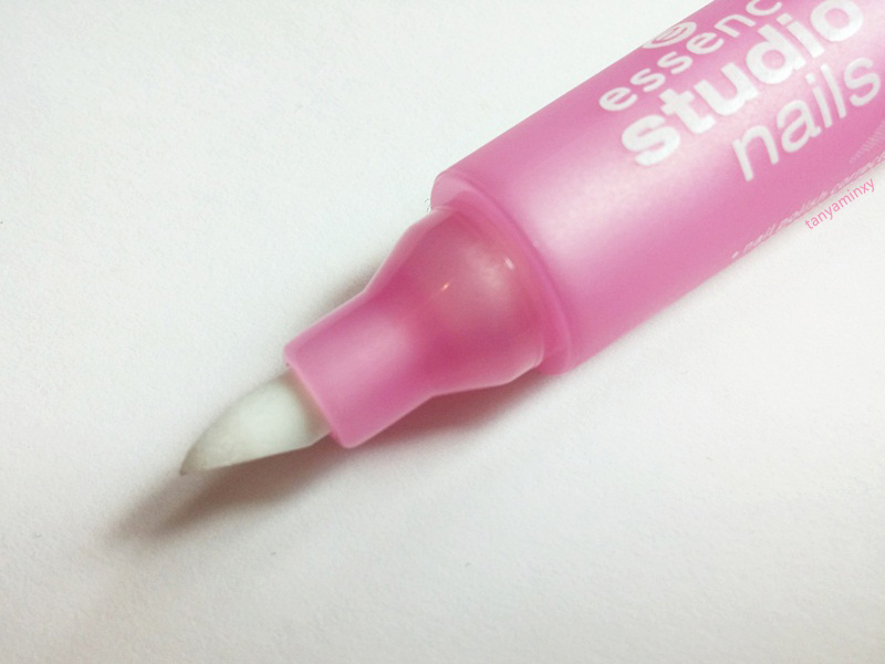 Essence Nail Polish Corrector Pen Essence olovka za korekciju laka za nokte
