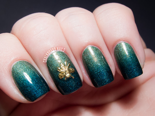 Chalkboard Nails: Sponged gradient with bee nail charm