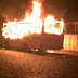 Vândalos incendeiam um ônibus em J. Távora