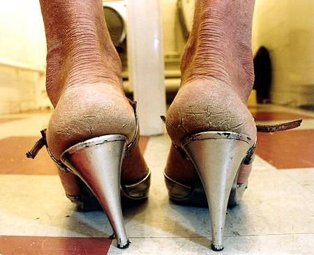 modesty brown flossie fesses up