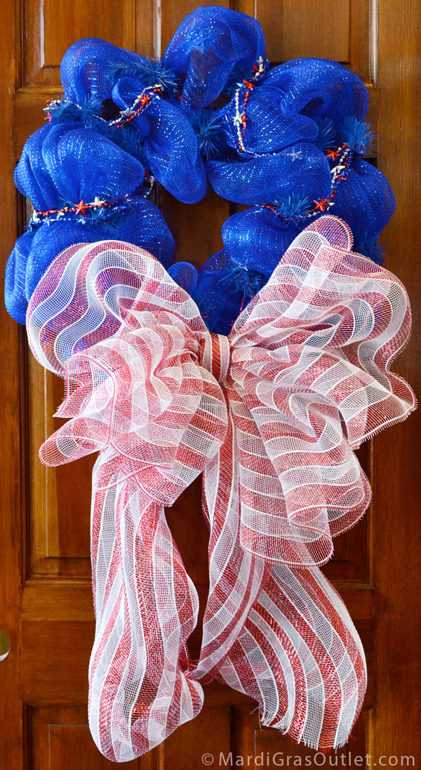 How do you make deco mesh ribbon bows?