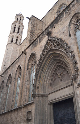 Fachada lateral de la basílica