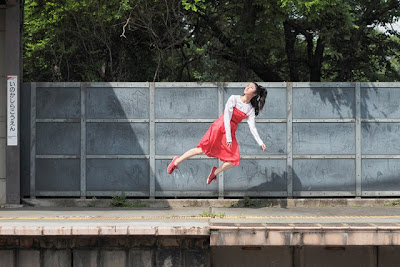 Levitation Photography by Natsumi Hayashi