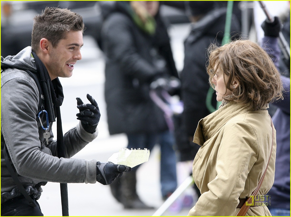 http://2.bp.blogspot.com/-6oMIb18S7LI/TWcL6kL6CBI/AAAAAAAAlB0/BM1bCK4gouk/s1600/zac-efron-takes-a-ride-with-michelle-pfeiffer-04.jpg