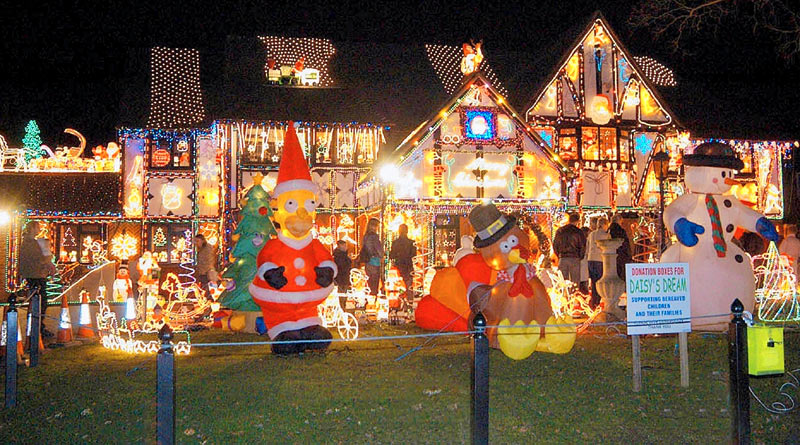 christmas lights on houses images. 10 Amazing Houses with Christmas Light Displays