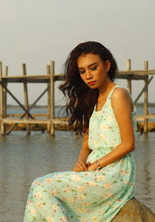 Pose foto model baju transparan baju transparant tembus pandang