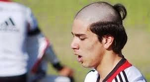 Potongan Rambut Nyleneh Lucu Pemain Bola Potongan Rambut Nyleneh Lucu Pemain Bola