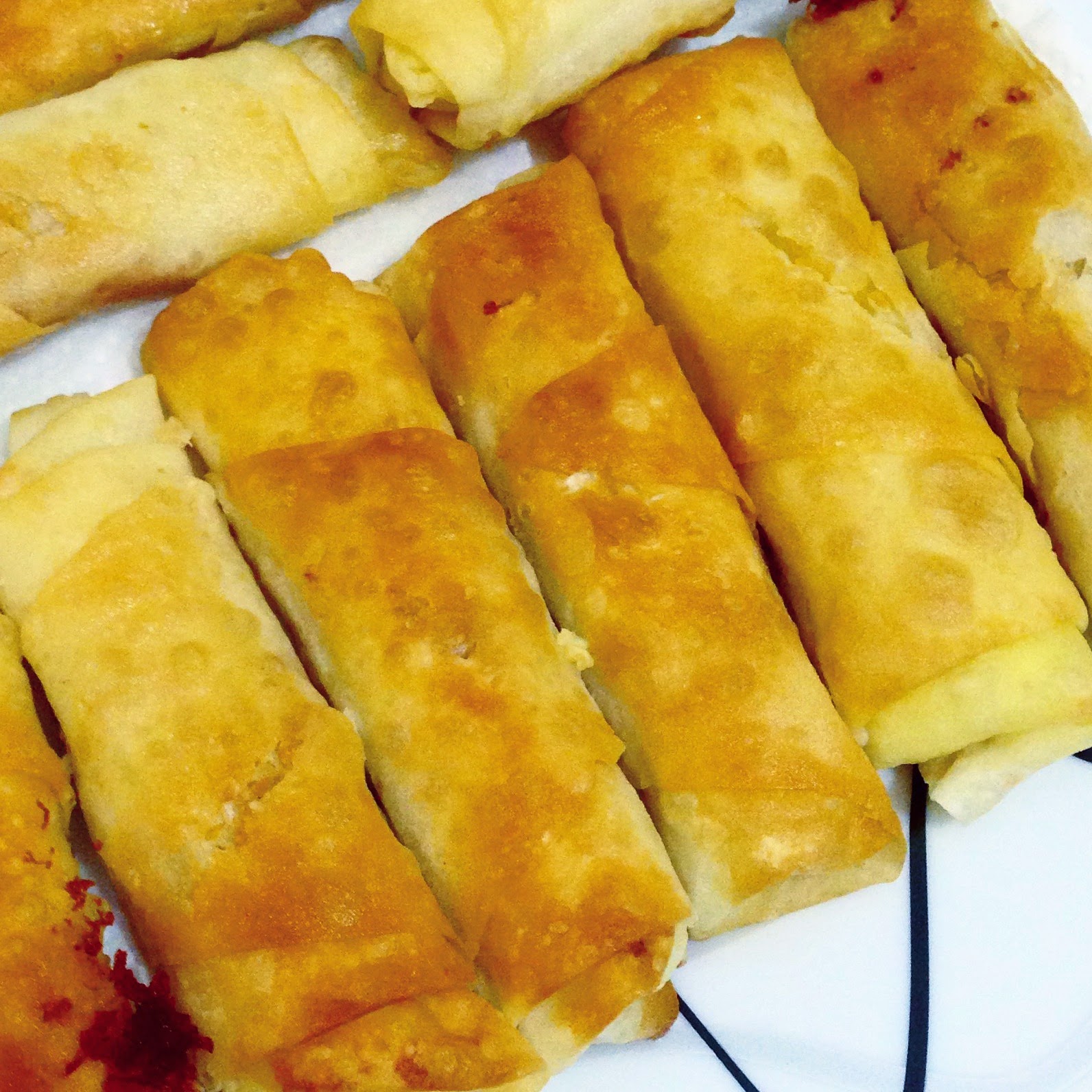 Özen�in mutfağından Özen�li tarifler ) Salamlı ve kaşarlı sigara böreği