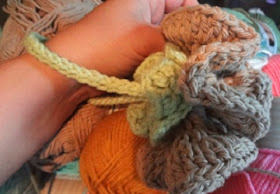 Free Crochet Pattern ~Carnation Poof Washcloth http://www.niftynnifer.com/2013/08/free-washcloth-carnation-poof-crochet.html #Crochet #Bathpoof #Crochetwashcloths