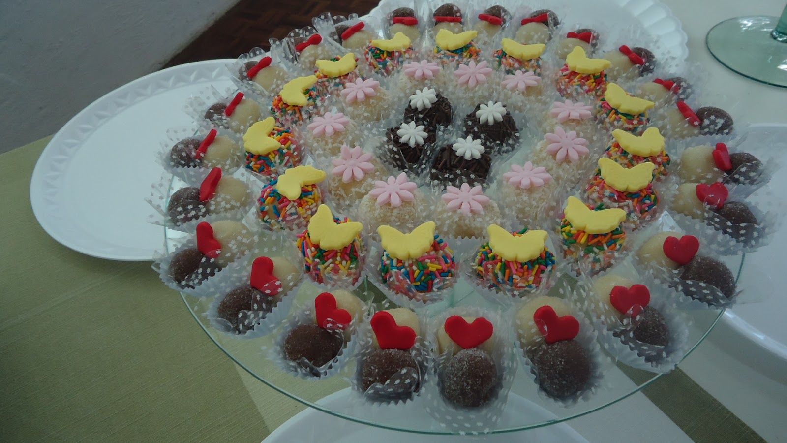 Marinês Tortas e Bolos Decorados com pasta americana ou chantilly, para