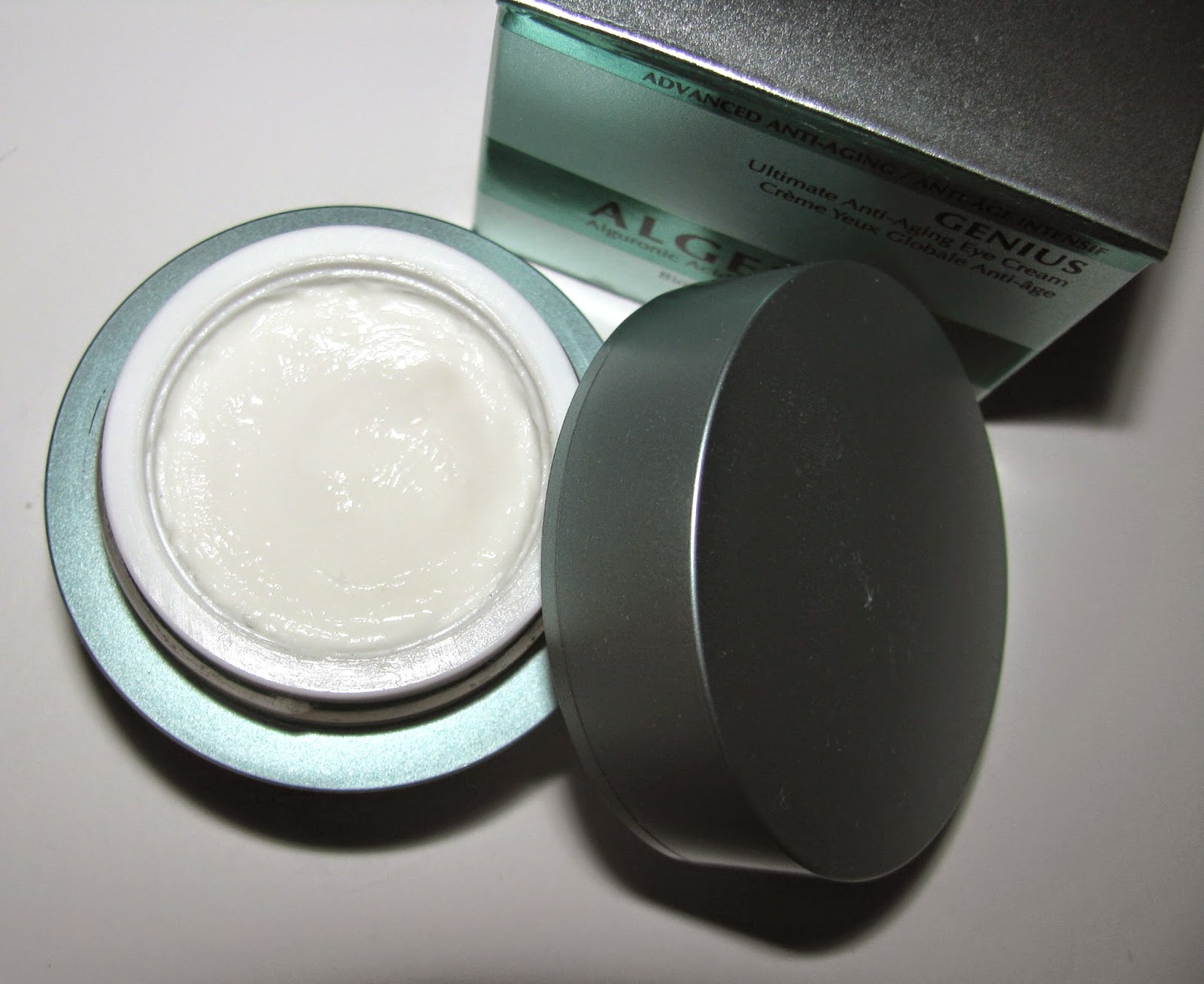 The Beauty Alchemist Algenist Genius Ultimate AntiAging Eye Cream