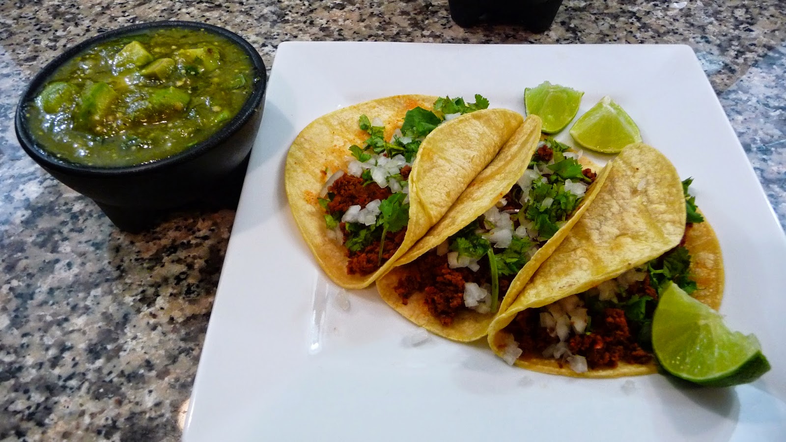 Tacos de Adobada y Salsa verde con Aguacate Cocina Facil