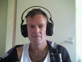 toady en i listening music