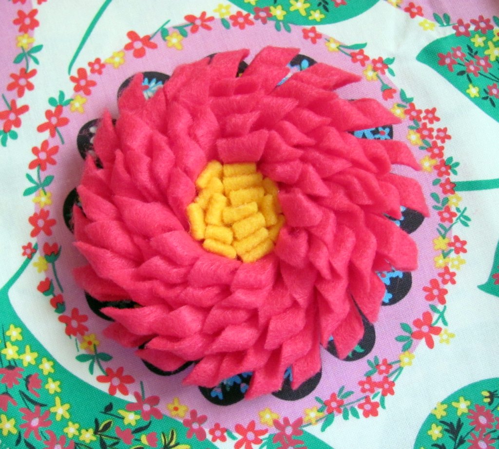 sewVery Felt Fabric Flower Tutorial