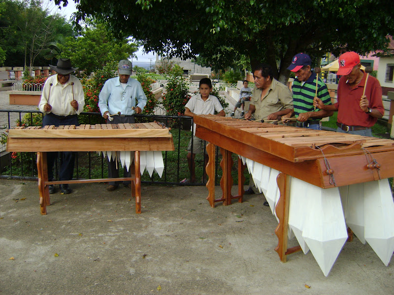 VICTORIA,YORO, HONDURAS. LA MARIMBA VICTORIENSE