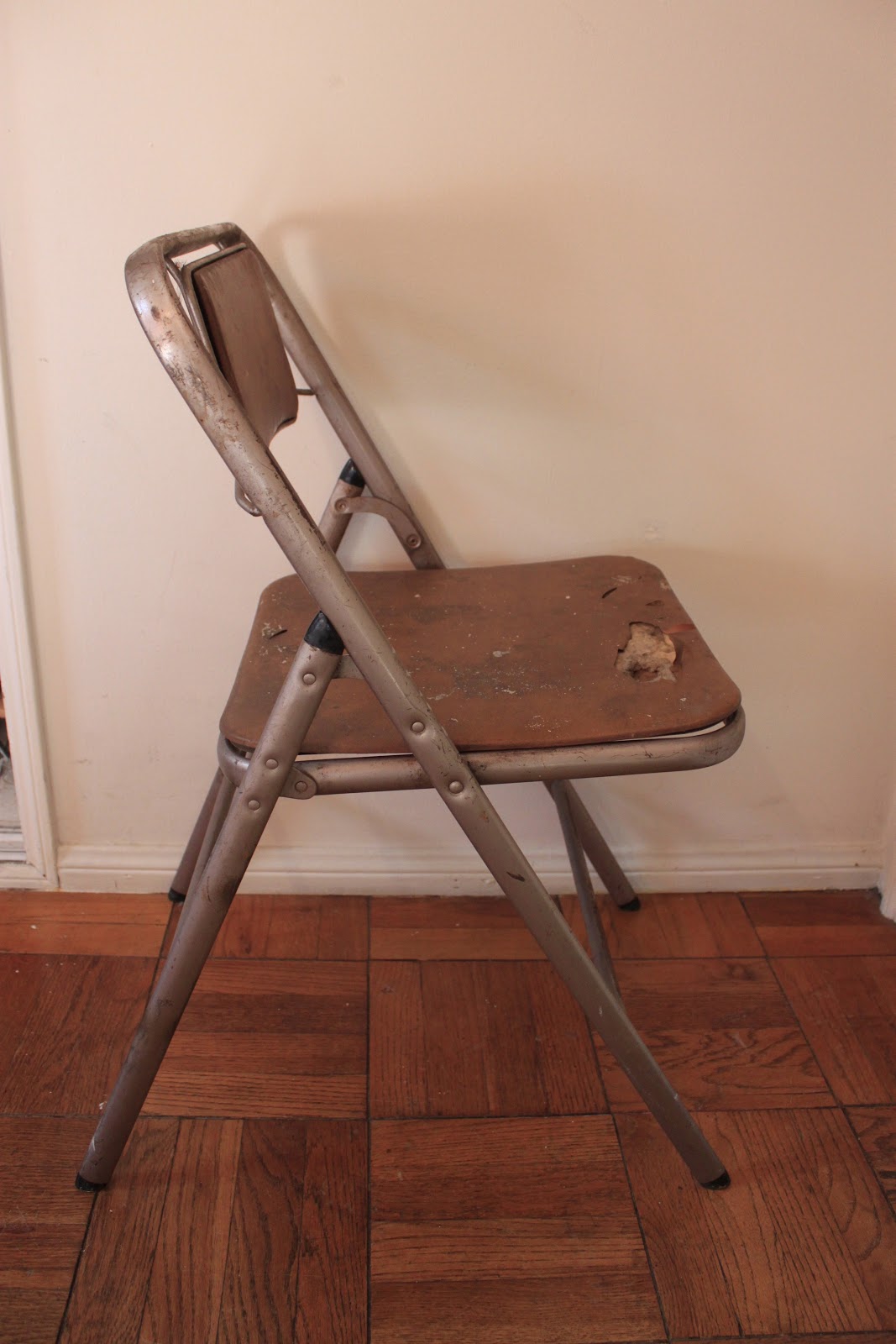 Vintage Samsonite Folding Chairs Get A Makeover Queen B