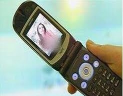 PETALING JAYA: Tindakan seorang kakak merampas telefon bimbit adik
