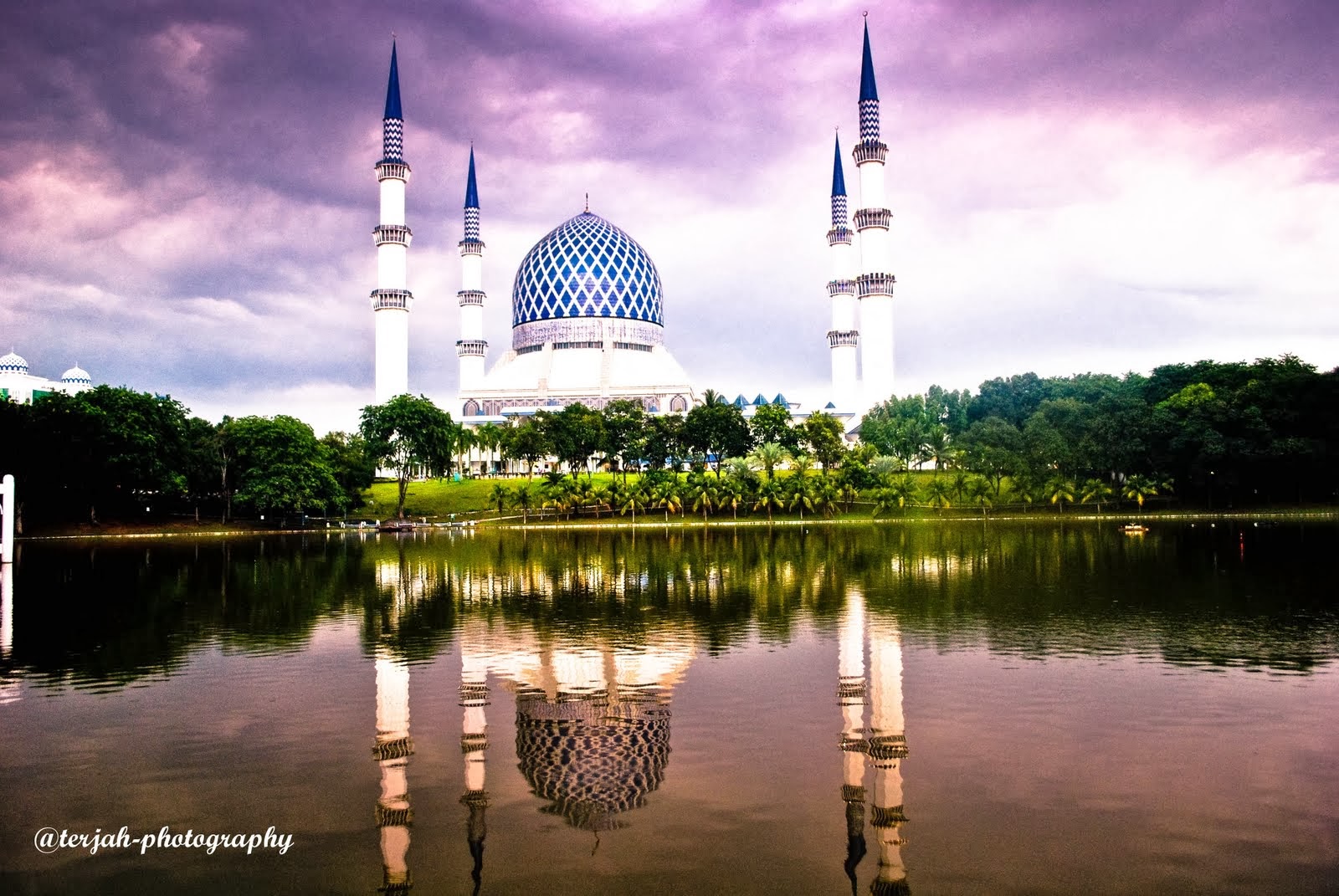 POTO Travel & Tours: Gambar Masjid Yang Indah di Malaysia!