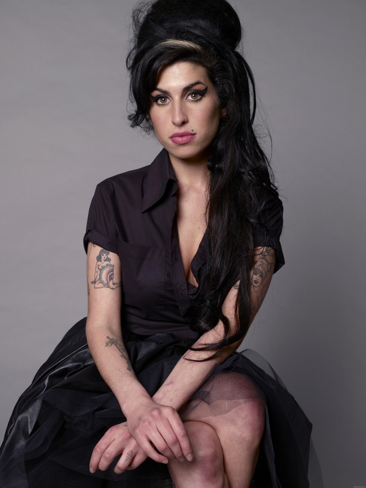 http://2.bp.blogspot.com/-7-pyC5X0Y8M/UFLsb0T08DI/AAAAAAAANdk/0_RPkrCzty0/s1600/Amy_Winehouse_4.jpeg