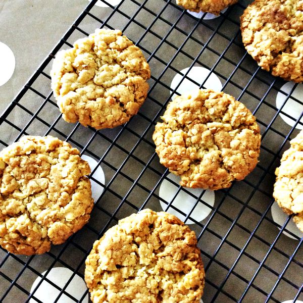 Golden Syrup and Oat Cookies