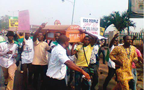 387816_10150583697590729_661120728_11326