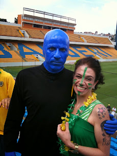 Sósia Amy Winehouse com o Blue Man