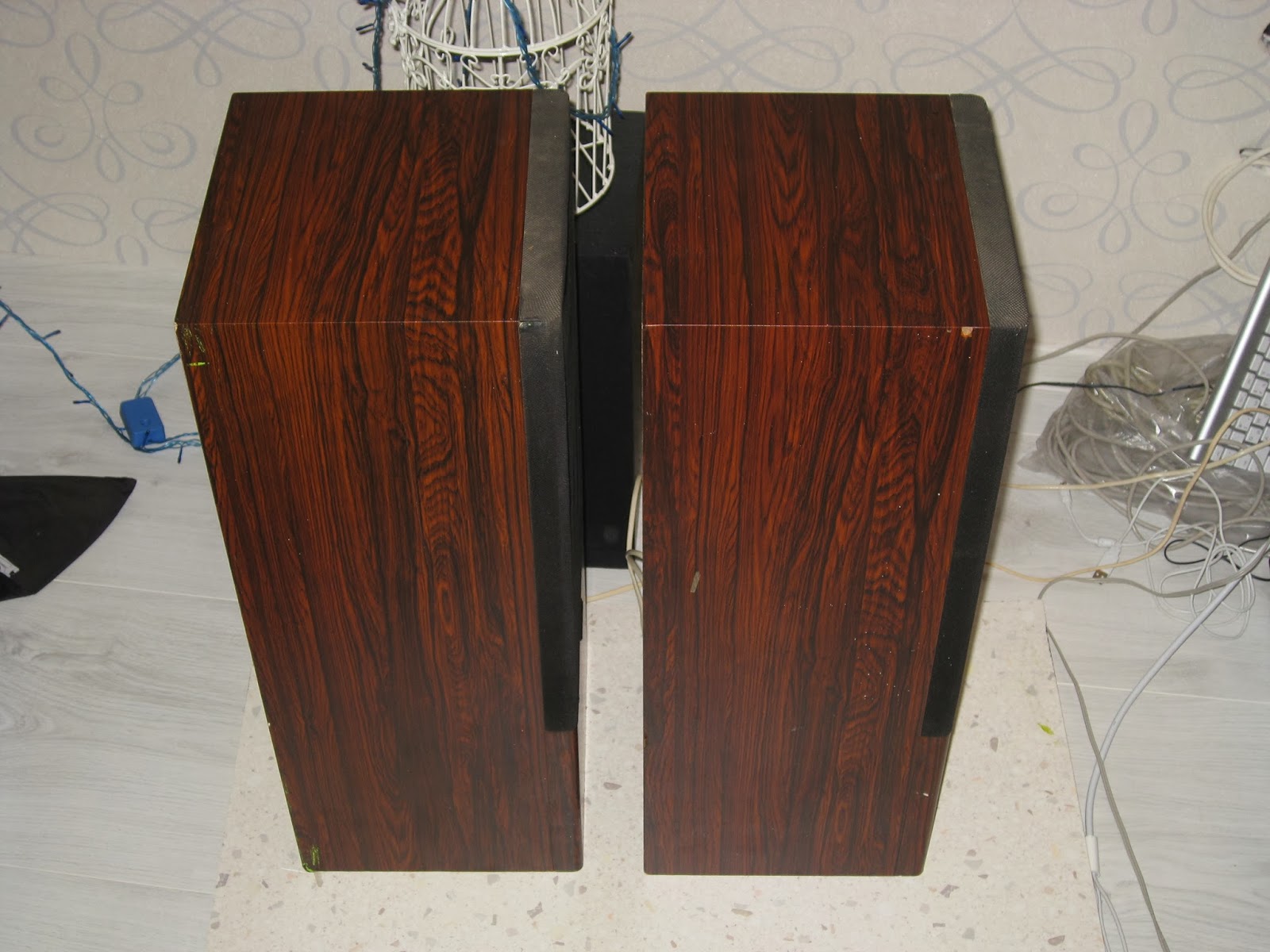 Infrequent Sound [sex.tex] technology Acoustic Solutions Profile 300 floor standing speakers