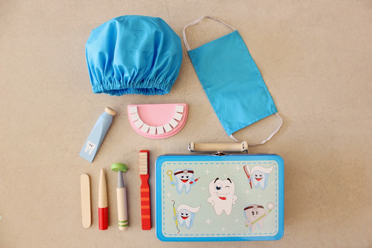 Shorties Dentist dressup suitcase