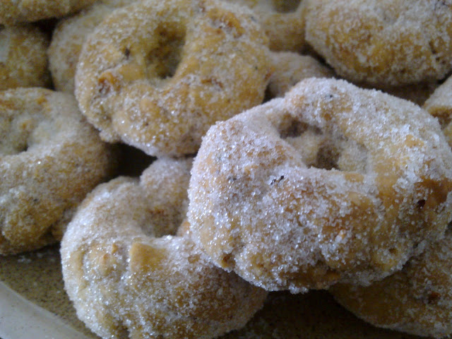 Roscos de Amaretto con avellanas Roscos de Amaretto con avellanas