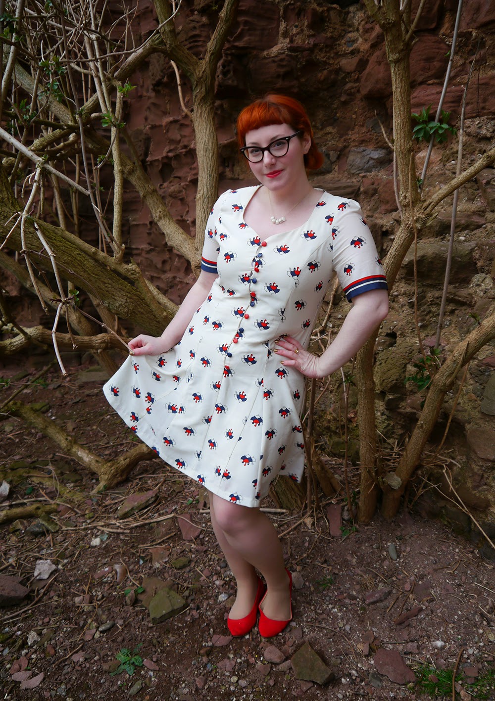 Scottish blogger, Ginger, red head, Vintage style dress, unmbrella print, Nishe dress, dreaming of spring, spring style, leopard print coat, cat eye glasses