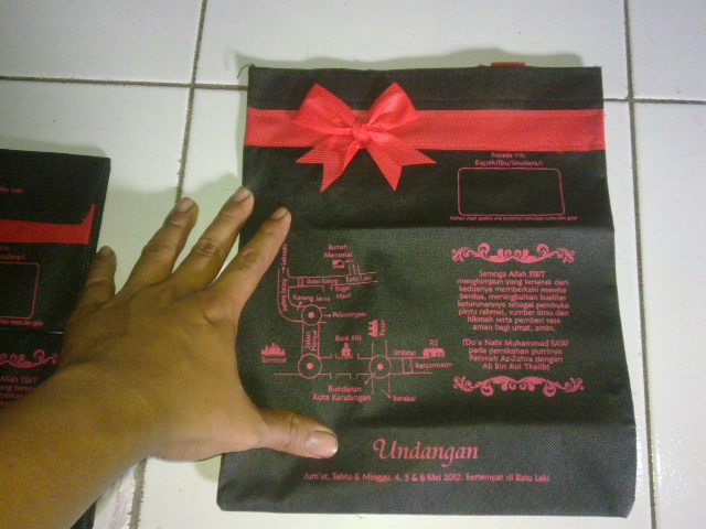 fadhil tassouvenir undangan hitam pita merah fadhil tassouvenir undangan hitam pita merah