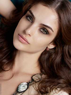 gold smokey eye makeup. smokey smoky makeup. gold smokey eye makeup. smokey