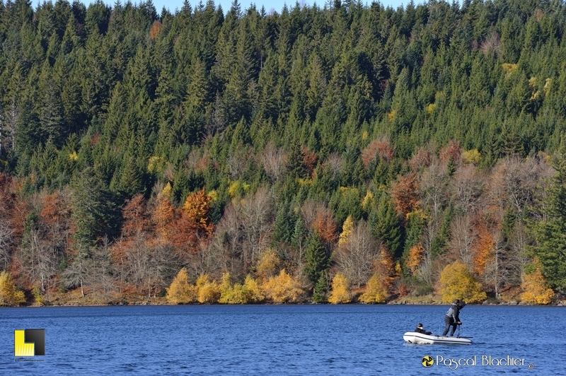 lac du bouchet pêcheur photo pascal blachier