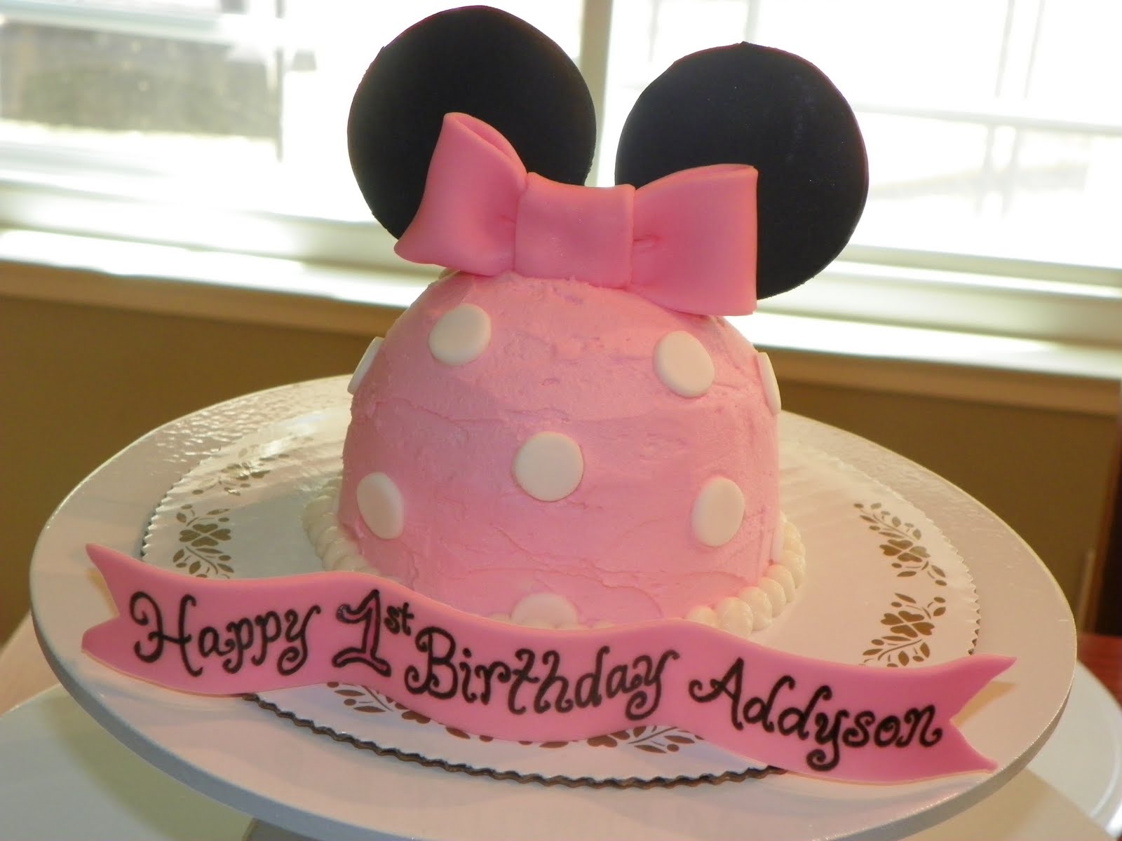 Plumeria Cake Studio: Minnie Mouse Cupcakes and Mini Cake