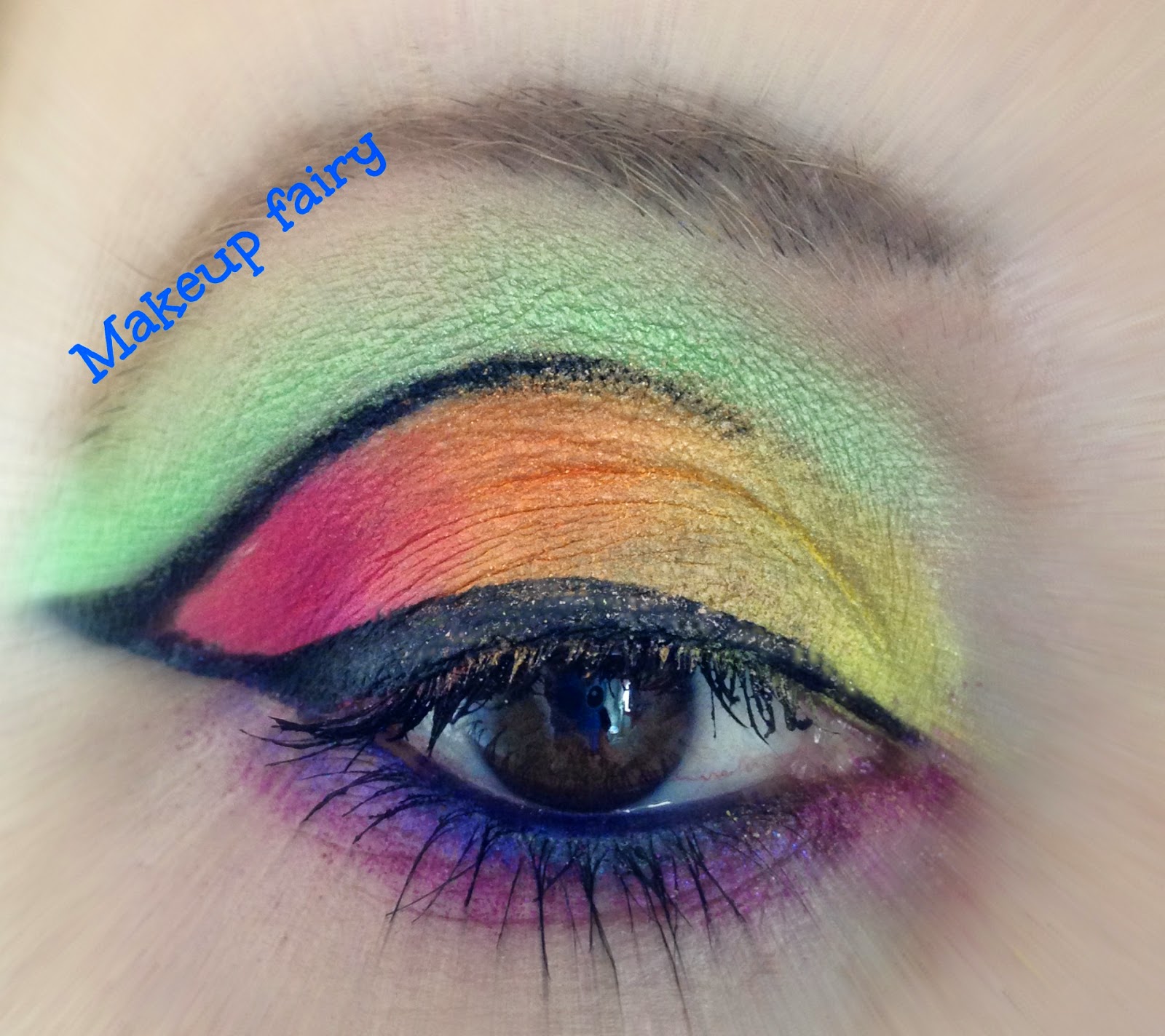 Tinklesmakeup: eye makeup look bright neon with black cut crease
