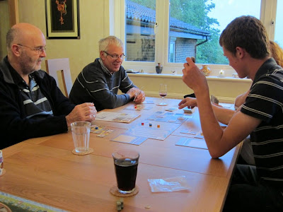 The players during their game of Alhambra