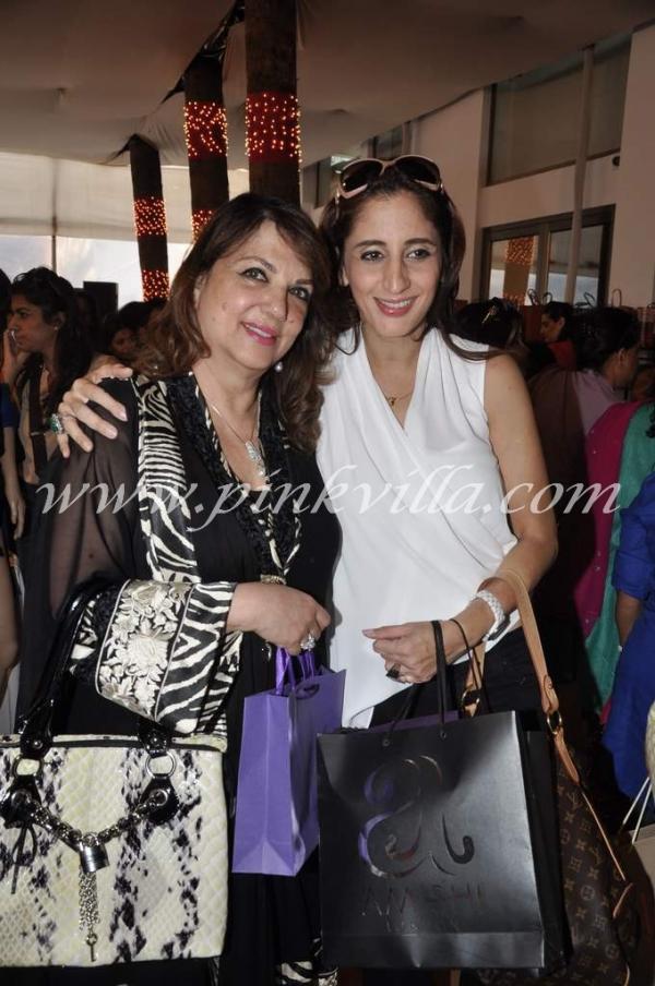 Humorgem Rhea Pillai Zarine Khan Farah Khan At Mana Shetty S Araaish Exhibition Athiya shetty considers her parental grandfather, veerapa shetty, and her maternal grandmother, vipula kadri as her inspiration. humorgem rhea pillai zarine khan farah khan at mana shetty s araaish exhibition