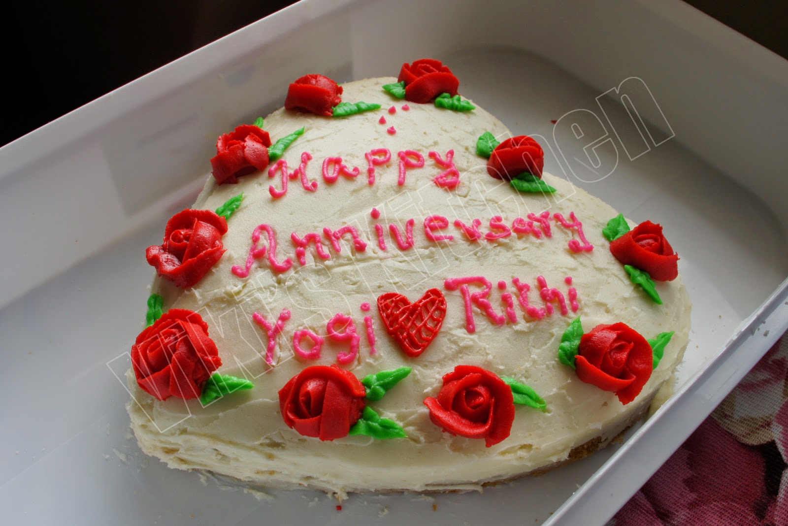 Viki 's Kitchen: Wedding anniversary cake for my friend