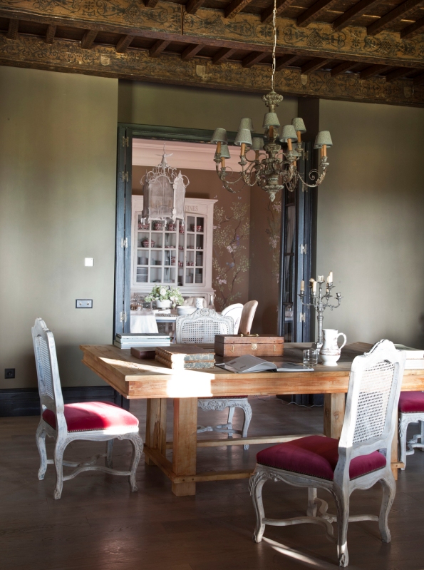 UNA CASA DE CAMPO TRADICIONAL [] TRADITIONAL COUNTRY HOUSE