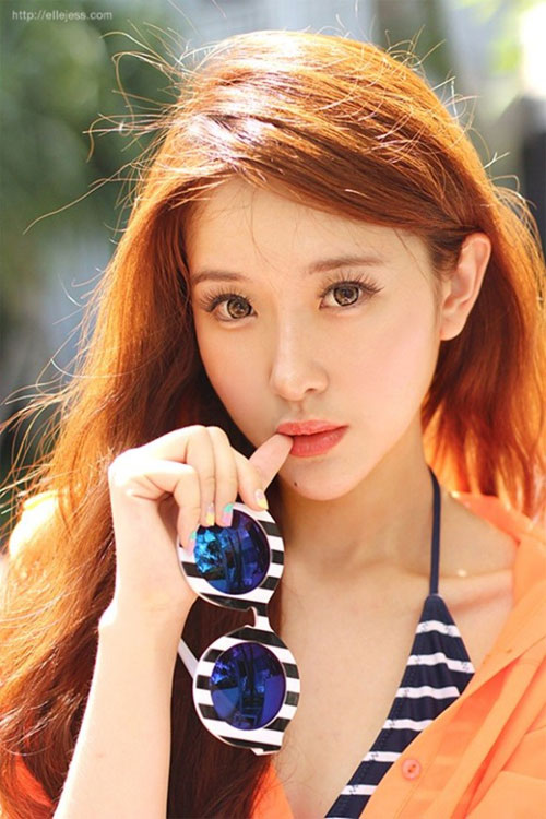 Cặp chị em song sinh gây sốt vì quá xinh đẹp