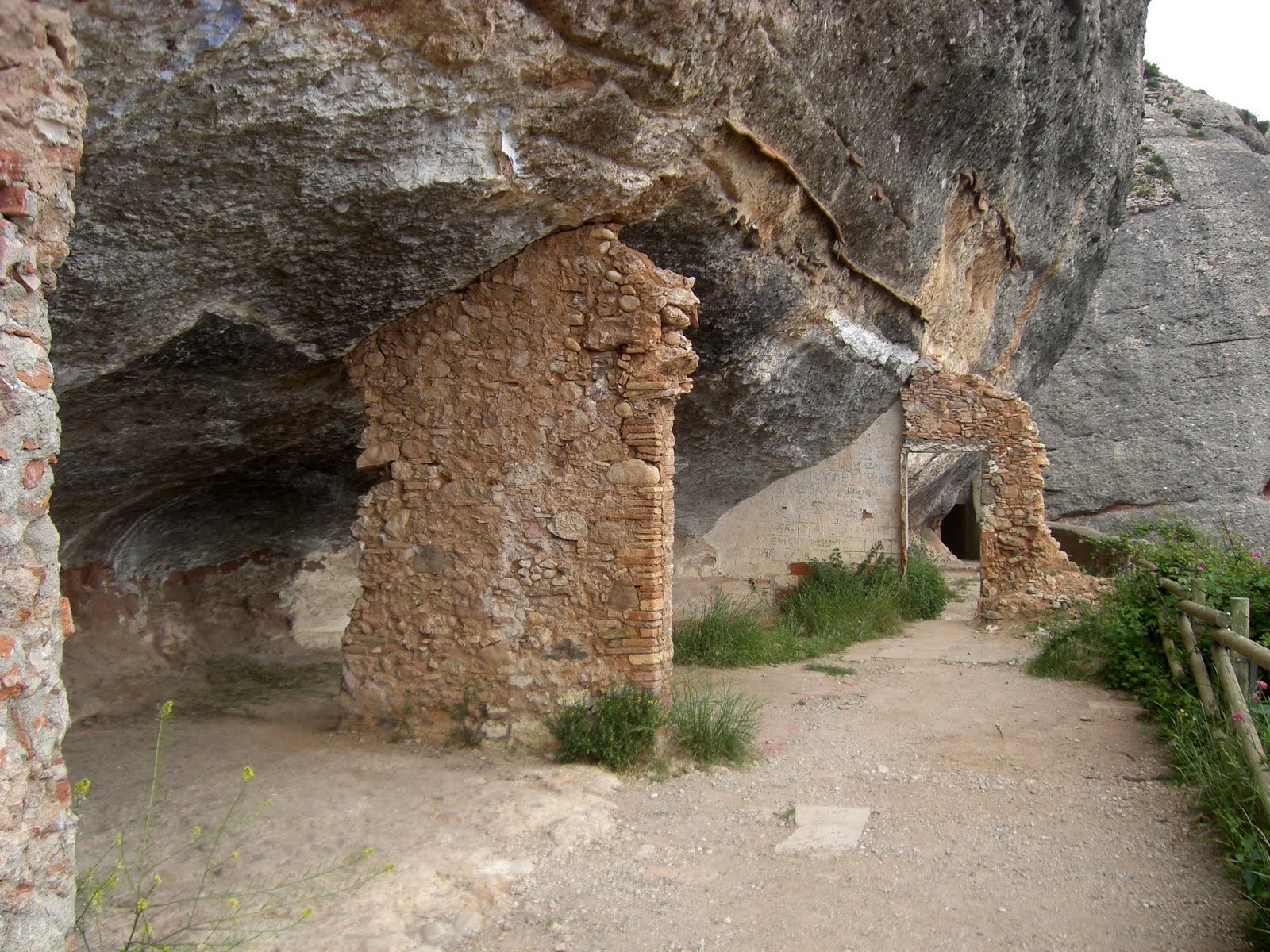 MONTSERRAT OCULTA 4, Ermitas....